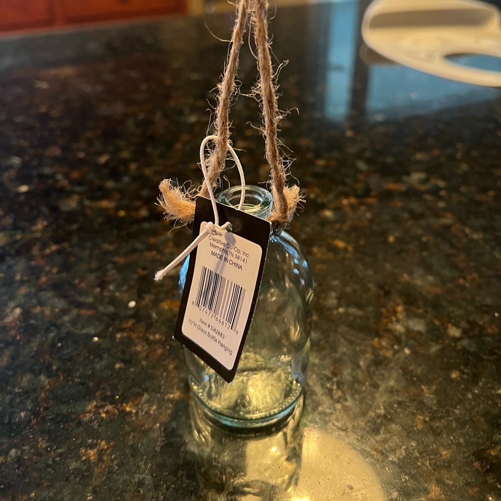 Hanging bud vase